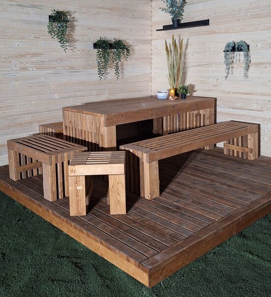 Ekskluzīvs koka mēbeļu komplekts terasei